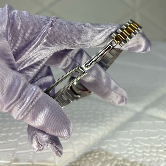 Elon Stainless Steel Water Resistant Quartz Watch - Picture 9 of 10